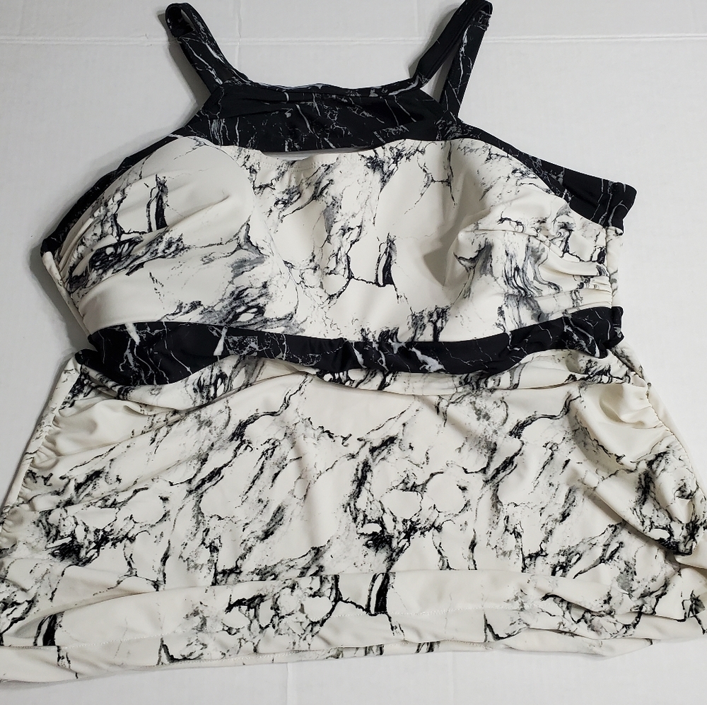 SWIM Cacique Marble Front Keyholes Tankini Top
